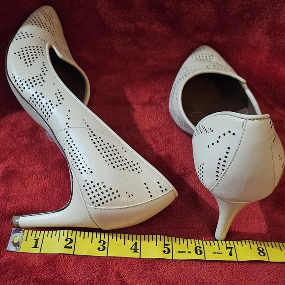 Cole Haan Cream/Light Tan Elegant Women's Pointy Toe Heels-Size 7.5 - Picture 8 of 8